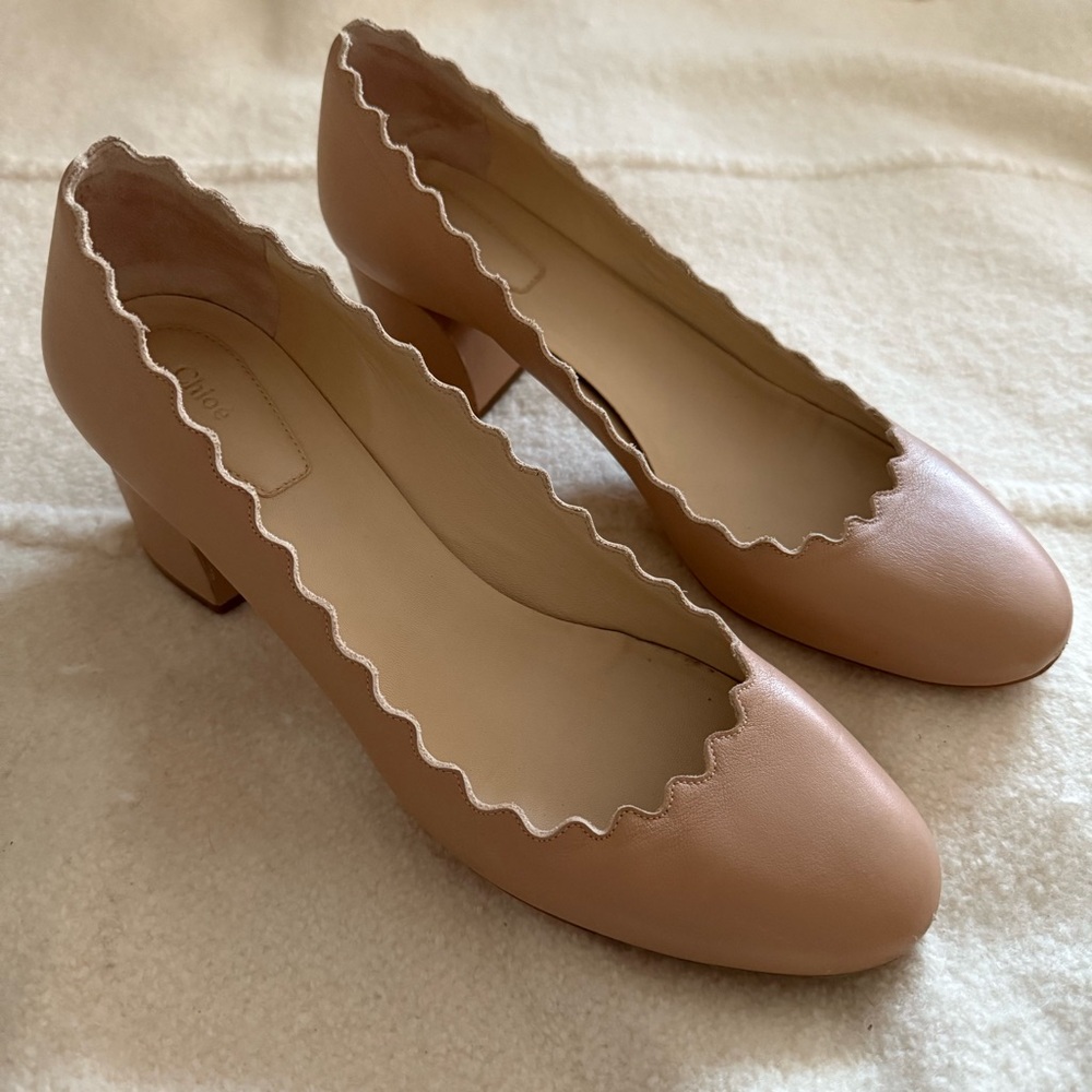 Chloé | Nude Lauren Suede Scalloped Pumps
